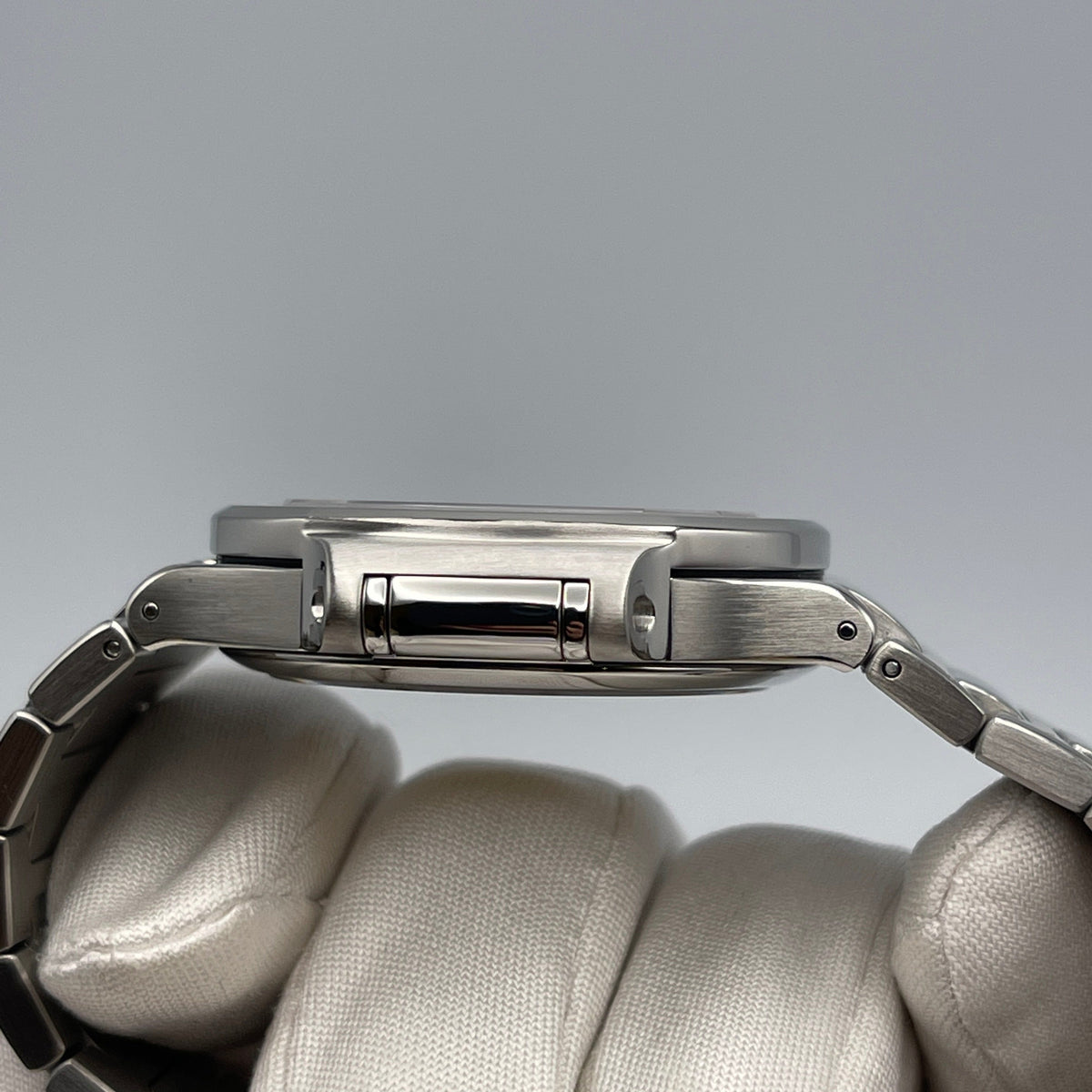 Patek Philippe Nautilus 7018/1A-010 'Ladies' Stainless Steel Blue Mother Of Pearl Dial Diamond Bezel