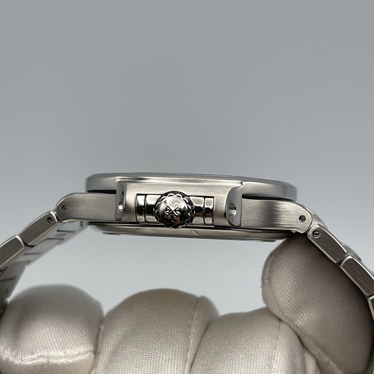 Patek Philippe Nautilus 7018/1A-010 'Ladies' Stainless Steel Blue Mother Of Pearl Dial Diamond Bezel
