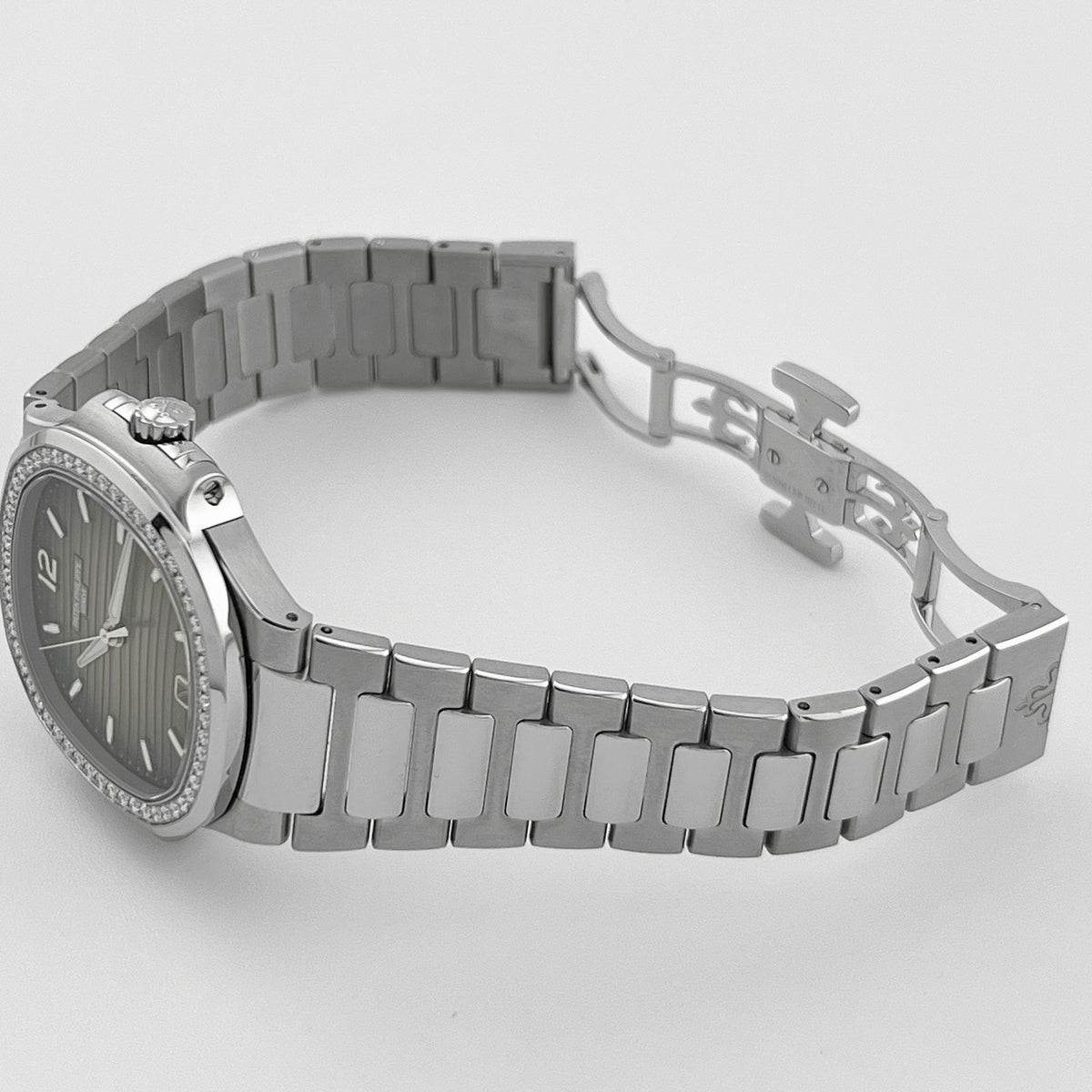 Patek Philippe Nautilus 7118/1200A-011 'Ladies' Stainless Steel Grey Dial Diamond Bezel