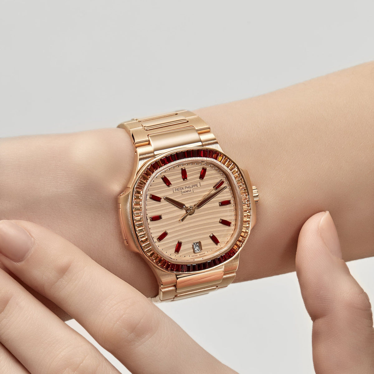 Patek Philippe Nautilus Joaillerie 7118/1300R-001 'Ladies' Rose Gold