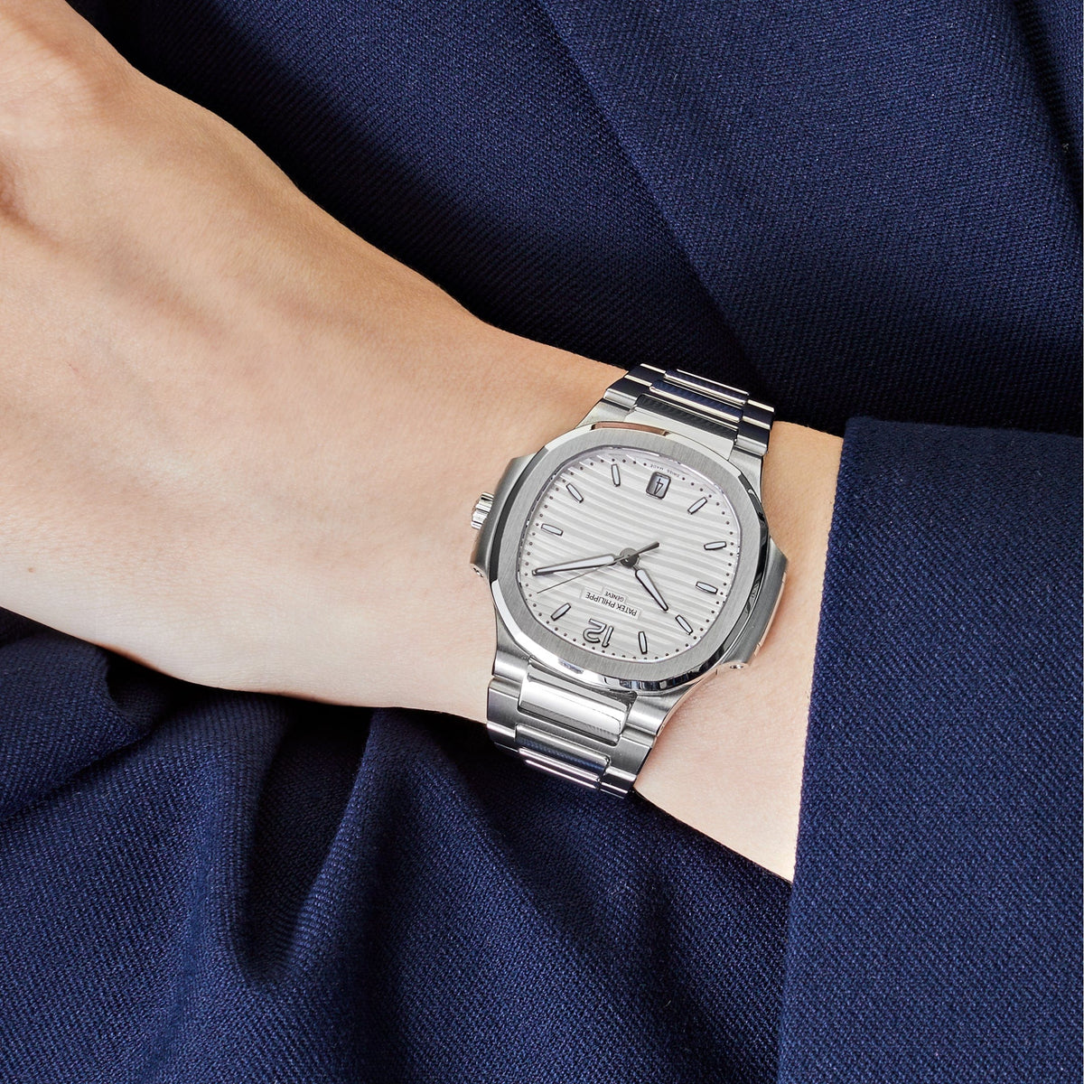 Patek Philippe Nautilus 7118/1A-010 Stainless Steel Silvery Opaline Dial