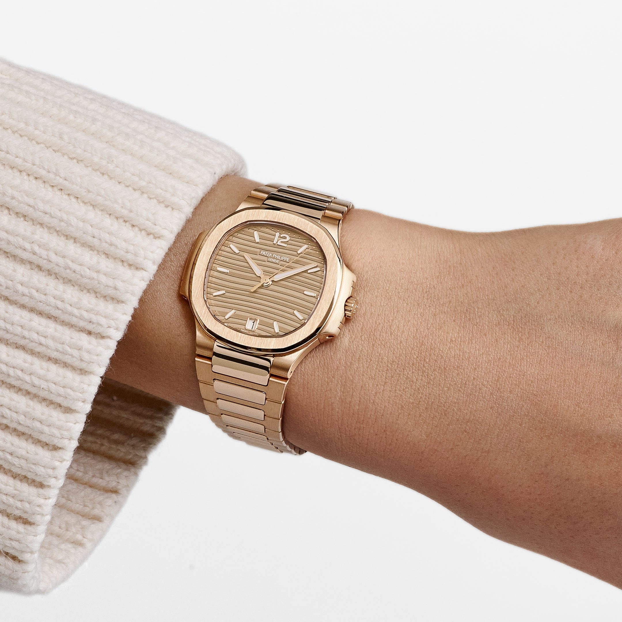 Patek Philippe Nautilus 7118/1R-010 'Ladies' Rose Gold Champagne Golden Dial (2025)