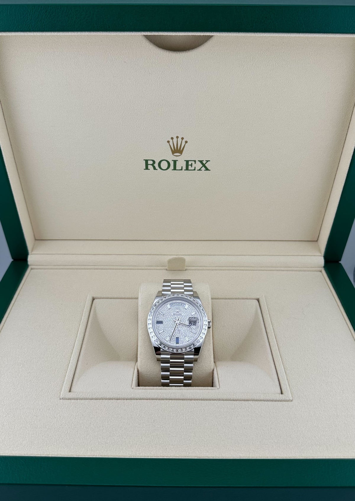 Rolex Day-Date 40 228396TBR Platinum Diamond Bezel Diamond-Paved Sapphire Dial (2024)