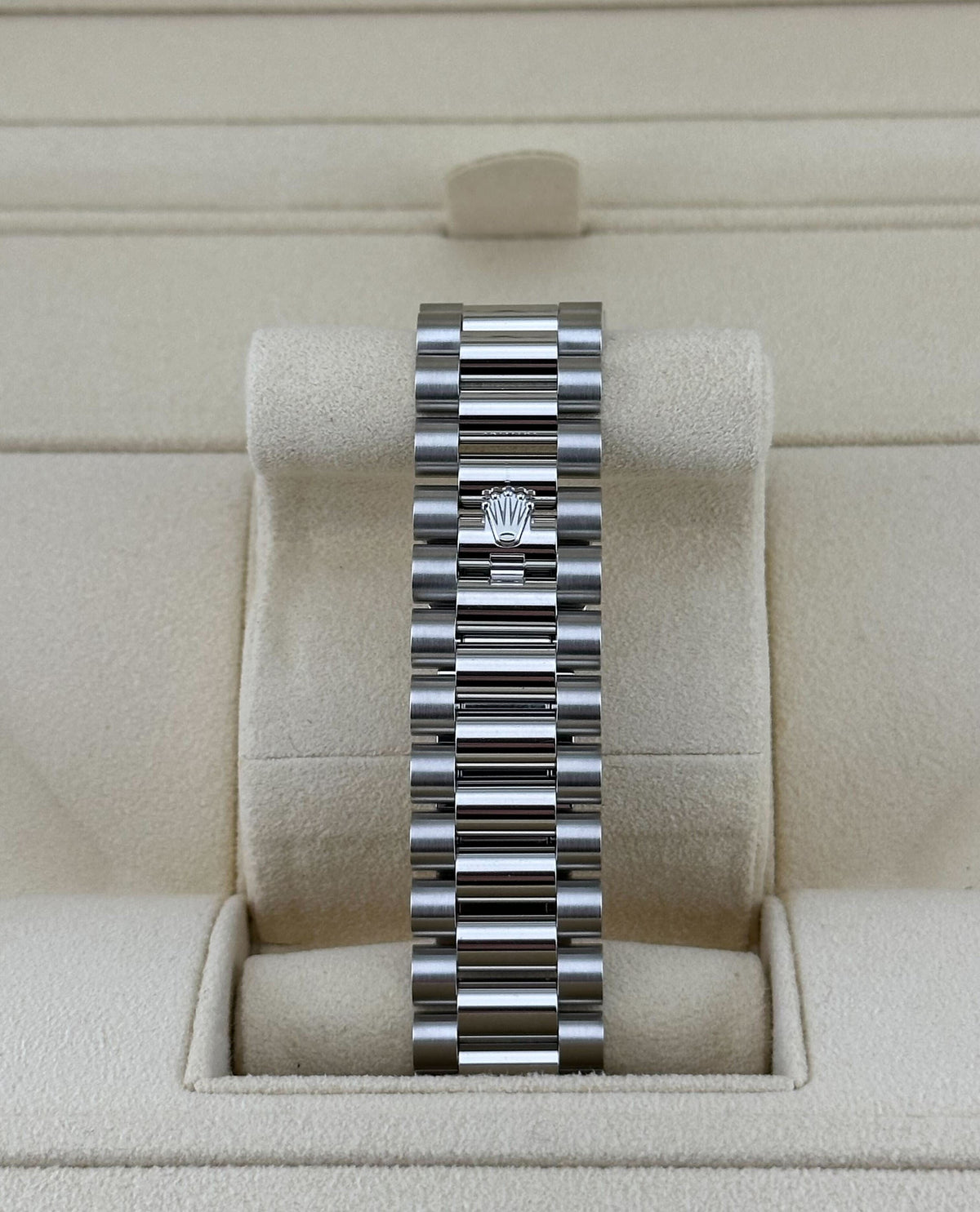 Rolex Day-Date 40 228396TBR Platinum Diamond Bezel Diamond-Paved Sapphire Dial (2024)