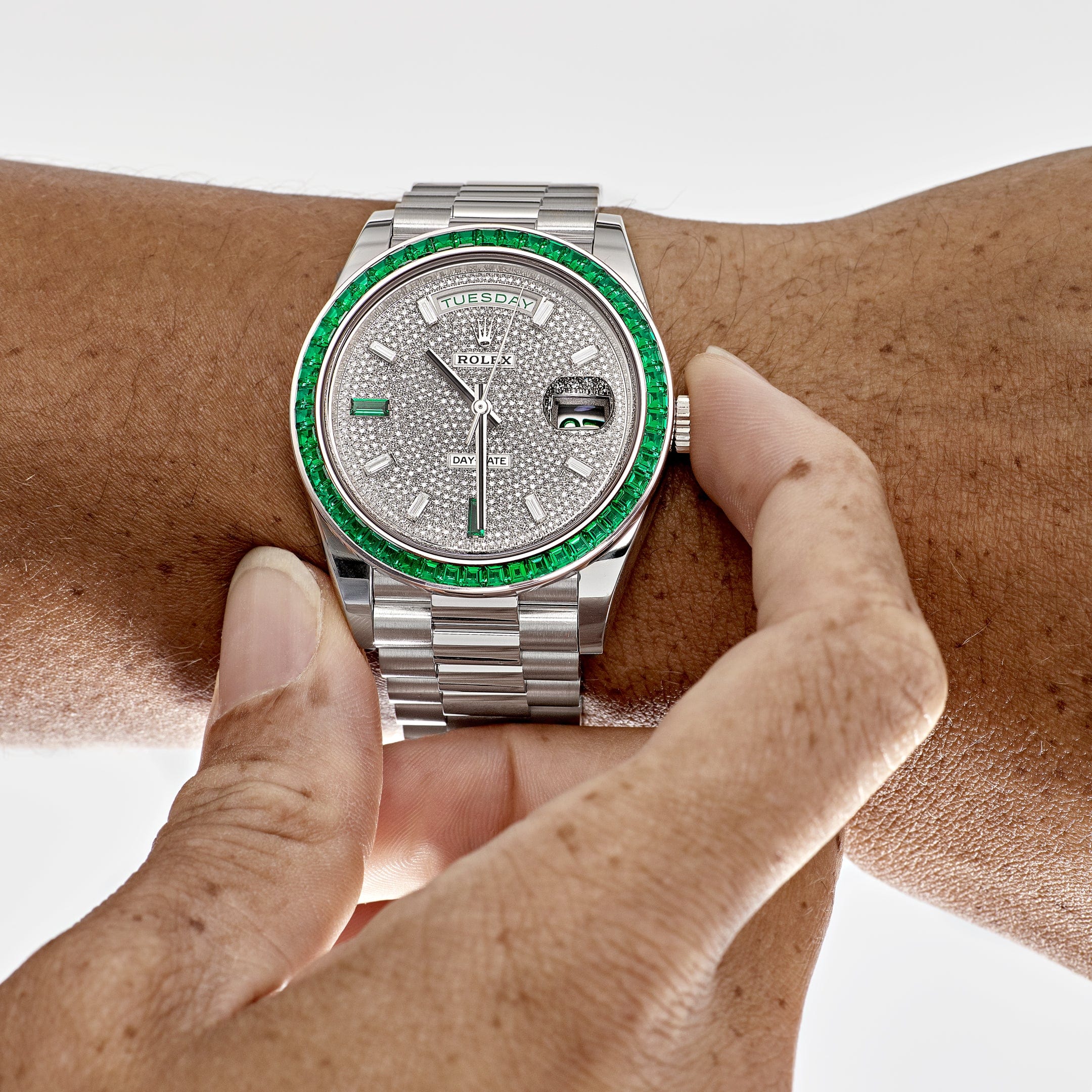 Rolex Day-Date 40 228396TEM Platinum Diamond Dial Emerald Bezel