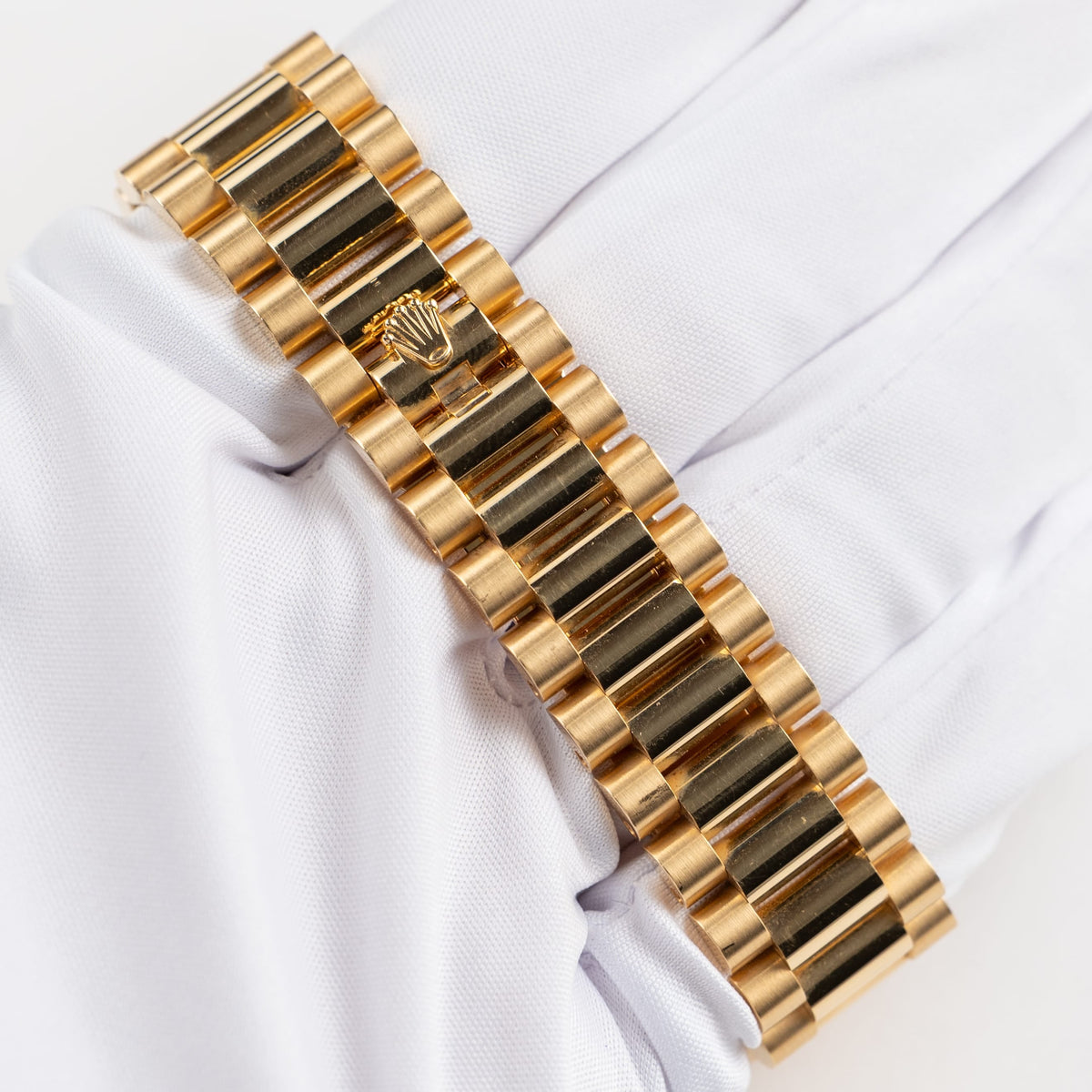 Rolex Day-Date 36 128348RBR Yellow Gold Green Malachite Diamond Roman Numerals Dial Diamond Bezel (2021)