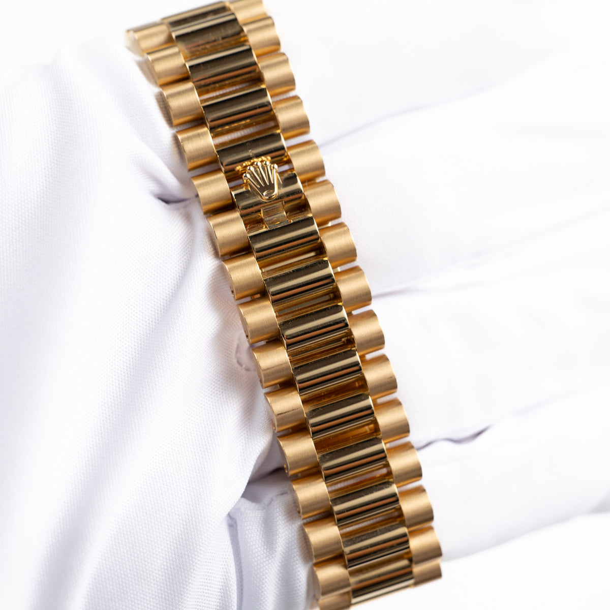 Rolex Day-Date 40 228348RBR Yellow Gold Green Roman Numeral Dial Diamond Bezel (2022)