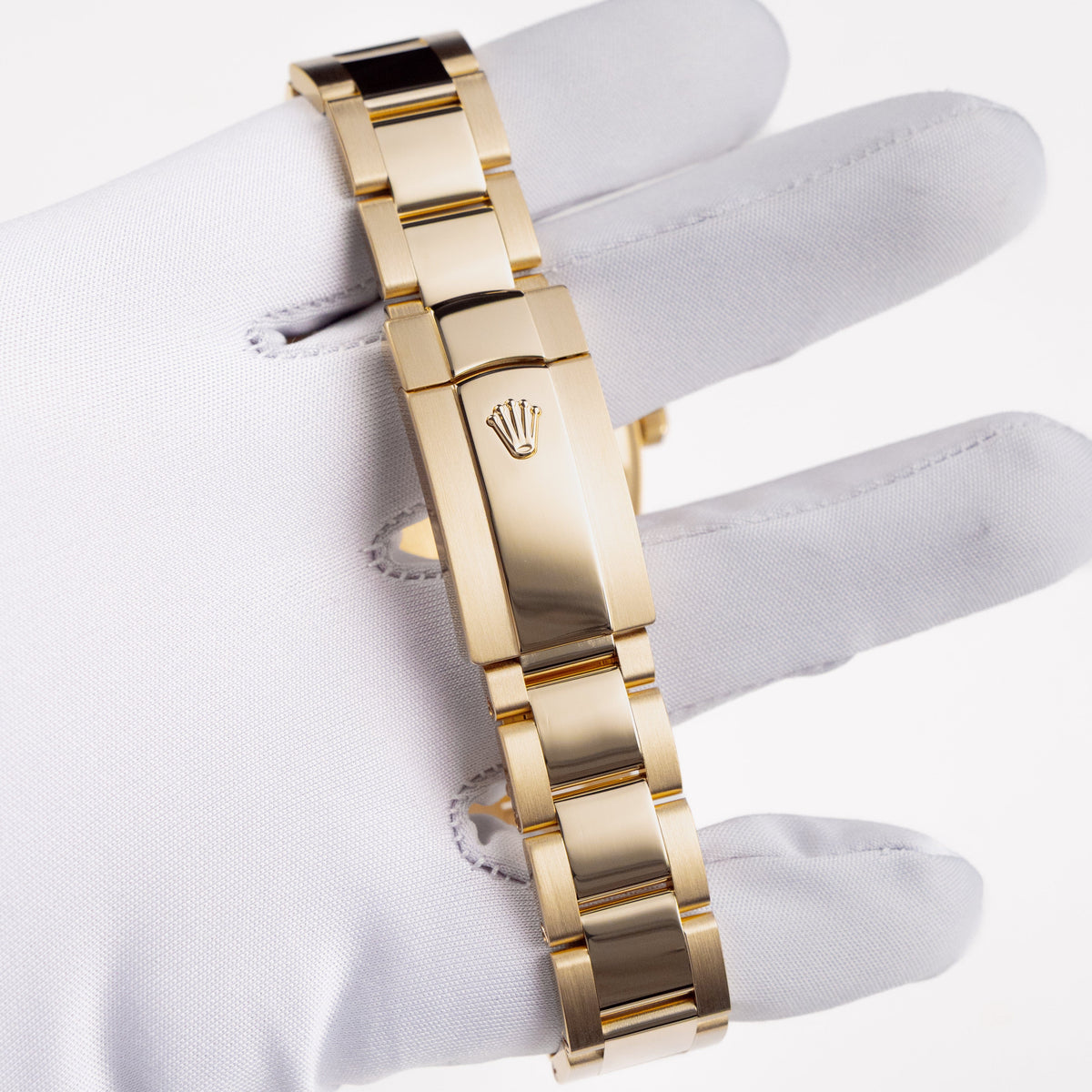 Rolex Sky-Dweller 326938 Yellow Gold Champagne Dial Oyster (2022)