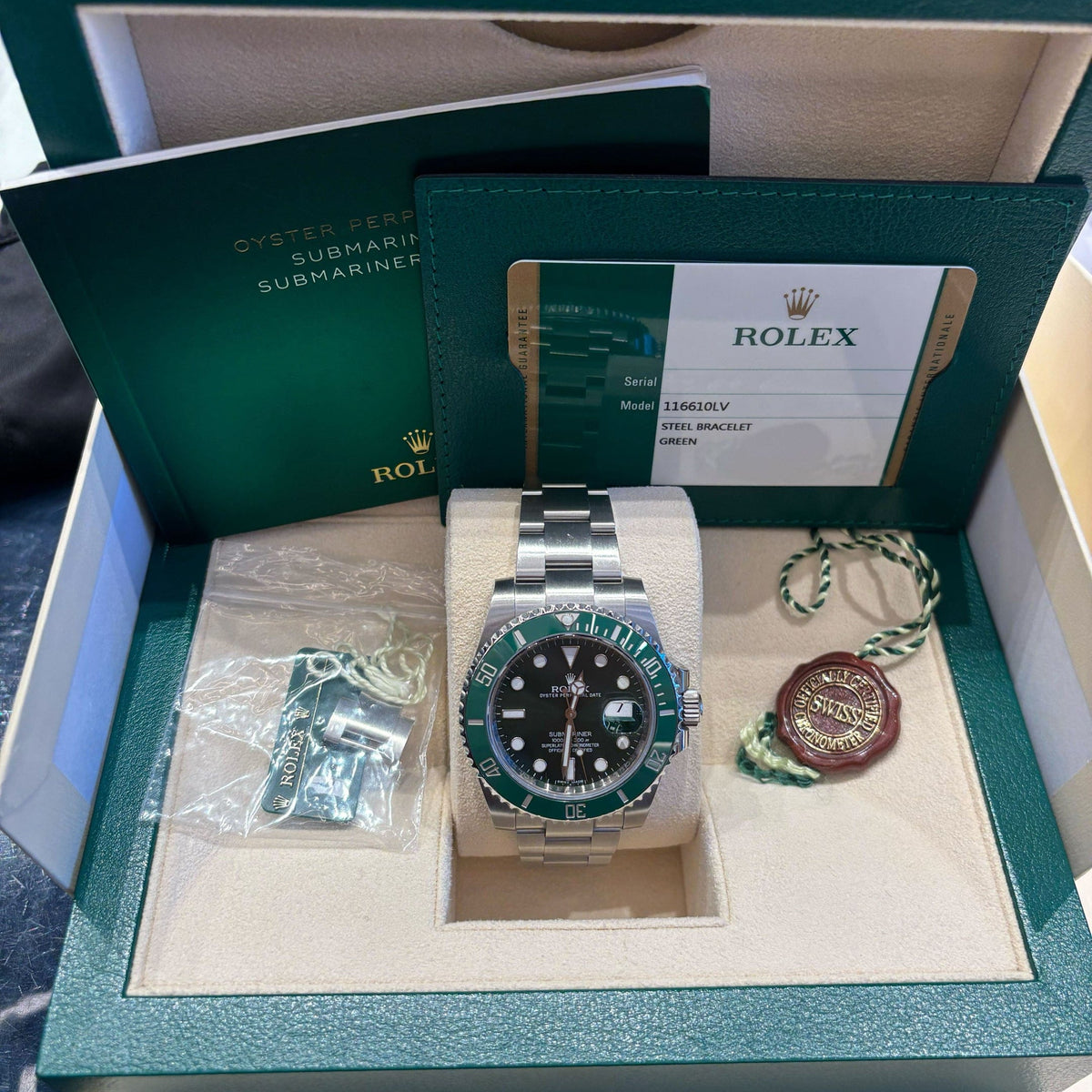 Rolex Submariner Date 116610LV 'Hulk' Stainless Steel Green Dial (2015)