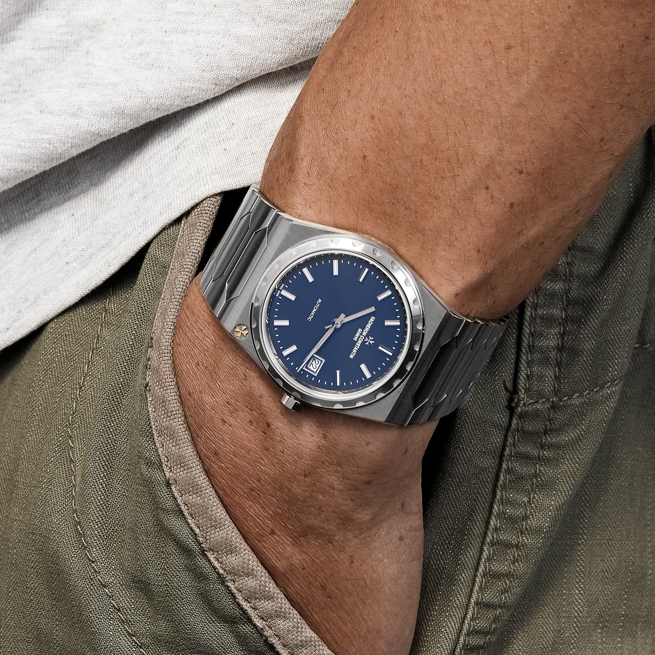 Vacheron Constantin Historiques '222' 4200H/222A-B934 Stainless Steel Blue Dial (2025)